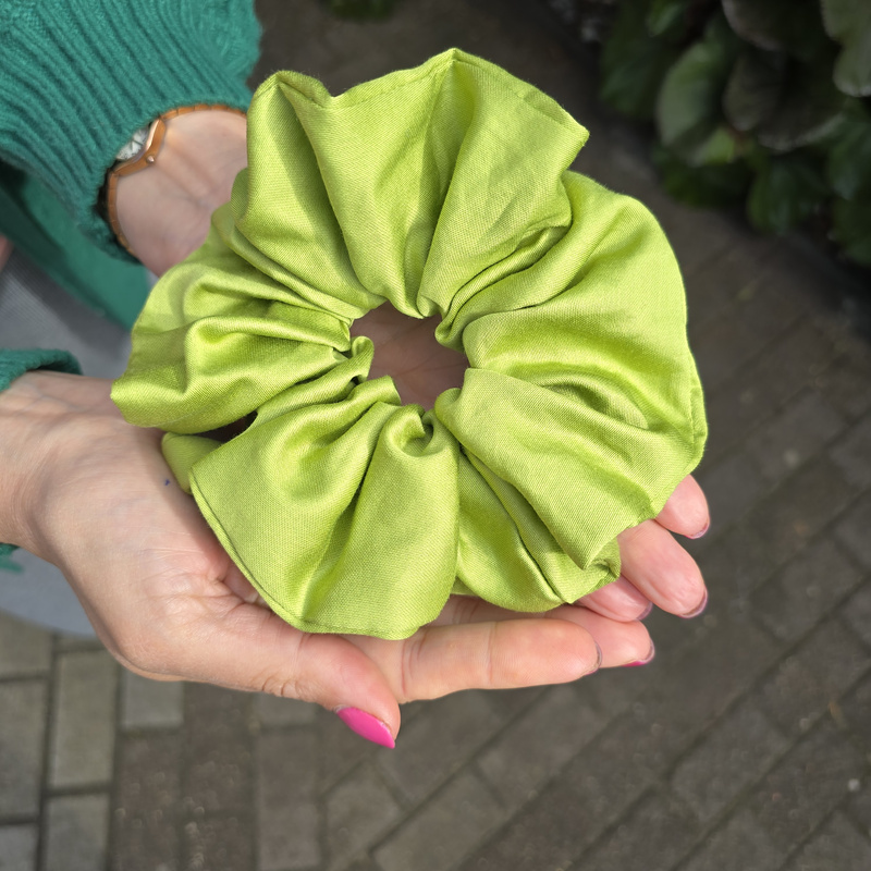 Gumka do włosów z satyny bawełnianej STANDARD Scrunchies Zielona limonka