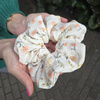 Gumka do włosów Muślinowa STANDARD Scrunchies Morelowe kwiatuszki