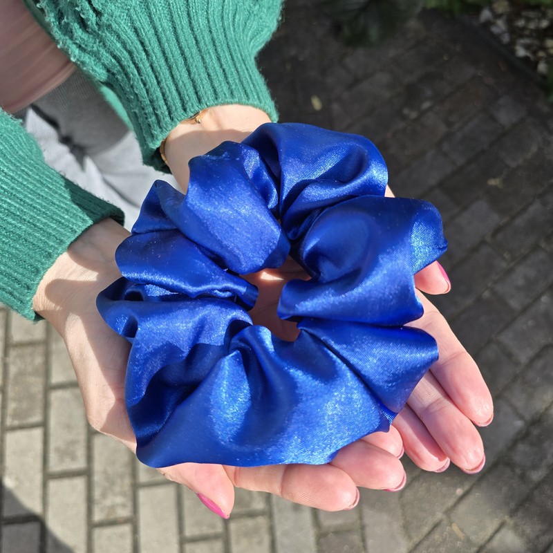 Gumka do włosów z satyny bawełnianej STANDARD Scrunchies Kobaltowa