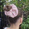 Gumka do włosów Muślinowa STANDARD Scrunchies Kwiatuszki róż