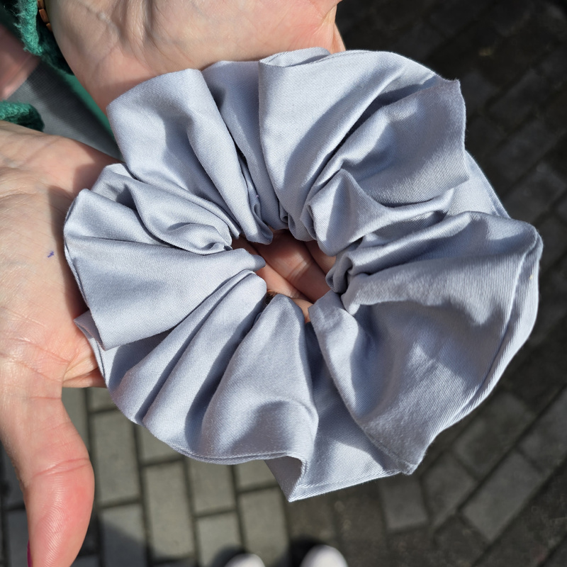 Gumka do włosów z satyny bawełnianej STANDARD Scrunchies Szara