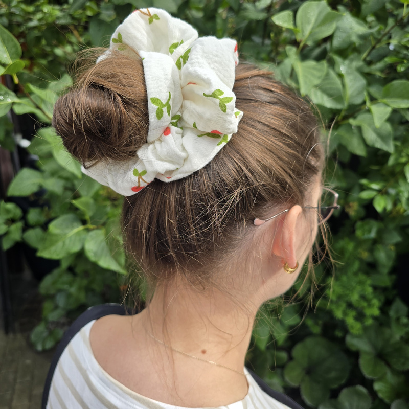 Gumka do włosów Muślinowa STANDARD Scrunchies Wiśnie