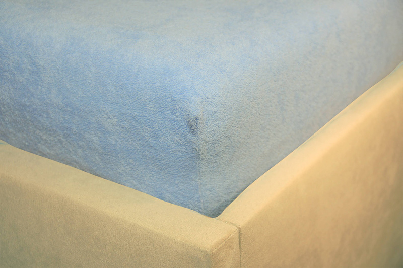 Prześcieradło frotte z gumką błękitne 60x120