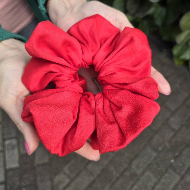 Gumka do włosów z satyny bawełnianej STANDARD Scrunchies Czerwona