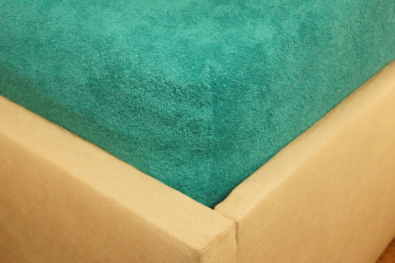 Prześcieradło frotte z gumką butelkowa zieleń 90x200