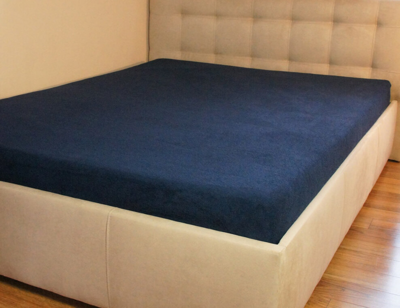 Prześcieradło frotte z gumką ciemno granatowe 120x200