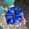 Gumka do włosów z satyny bawełnianej STANDARD Scrunchies Kobaltowa