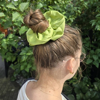 Gumka do włosów z satyny bawełnianej STANDARD Scrunchies Zielona limonka